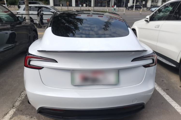 Tesla Model 3 2025 — 5