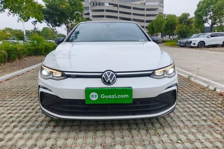 Volkswagen Golf 2023 — 2