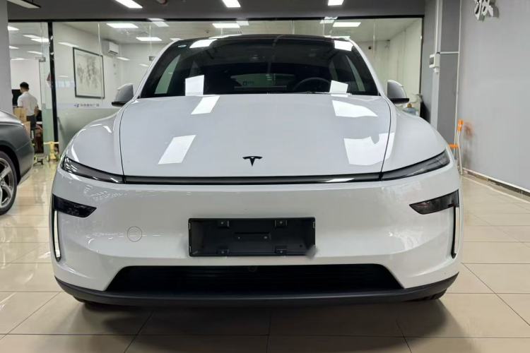 Tesla Model Y 2026 — 2