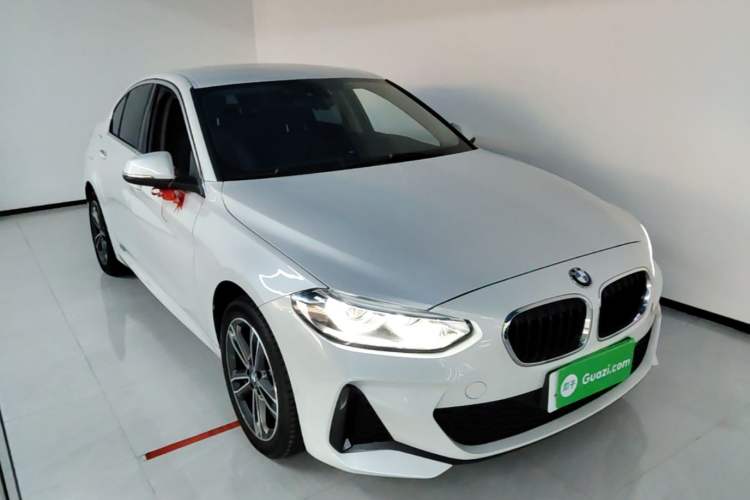 BMW 120i 2021 — фото 3