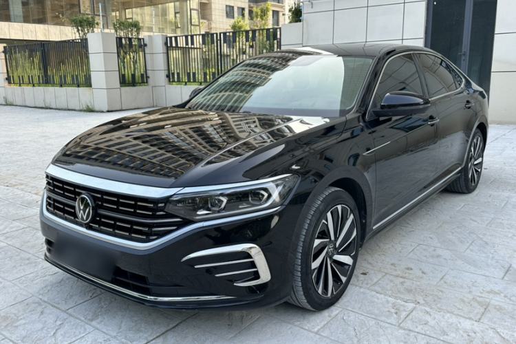 Volkswagen Passat 2023 — фото 1