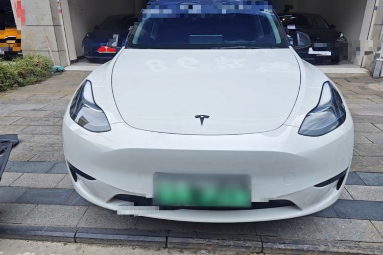 Tesla Model Y 2023 — 2