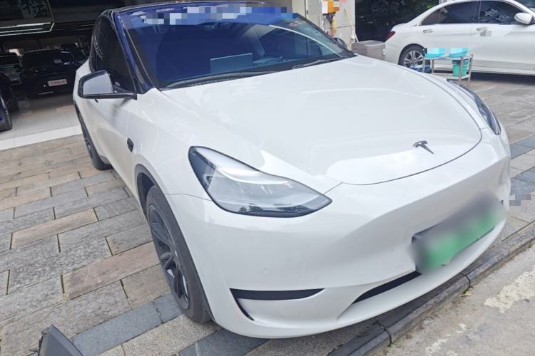 Tesla Model Y 2023 — 3