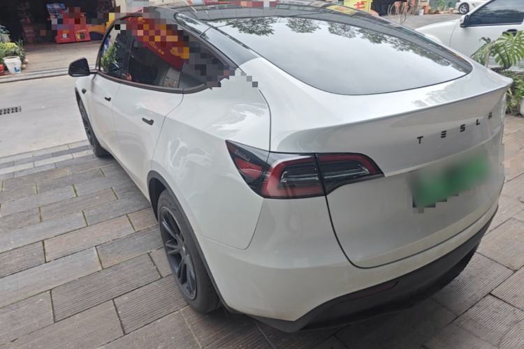 Tesla Model Y 2023 — 4