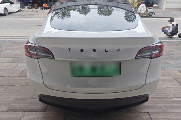 Tesla Model Y 2023 — 5