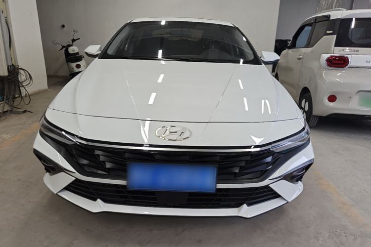 Hyundai Elantra 2023 — 2
