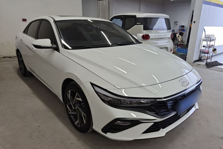 Hyundai Elantra 2023 — 3