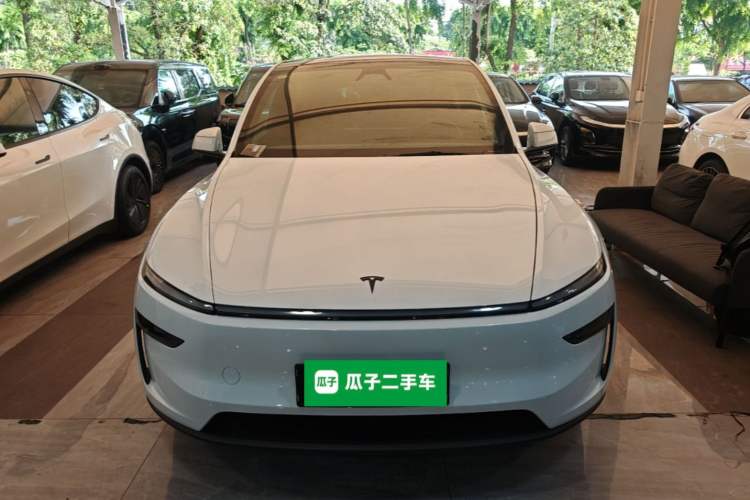 Tesla Model Y 2026 — 2