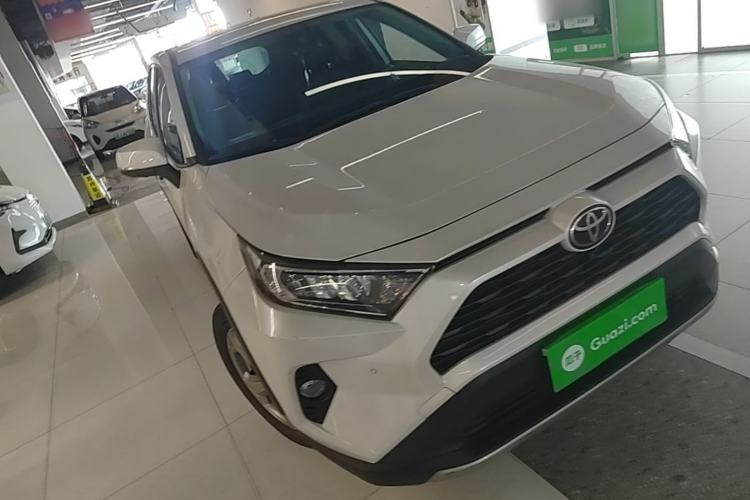 Toyota RAV4 2021 — 3
