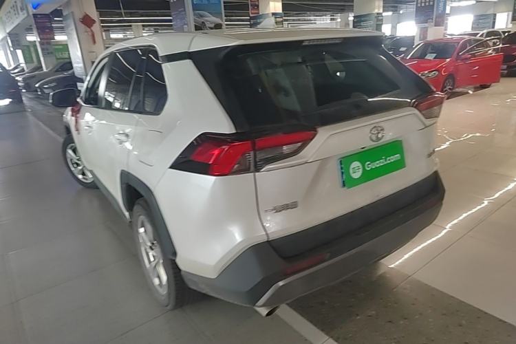 Toyota RAV4 2021 — 4