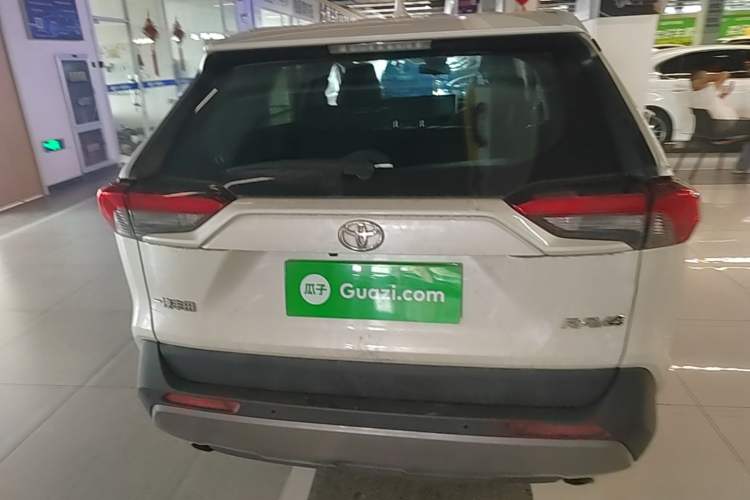 Toyota RAV4 2021 — 5