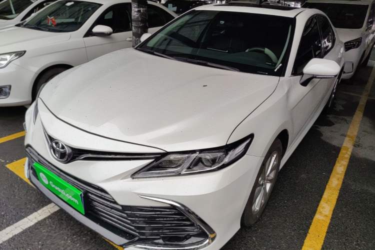 Toyota Camry 2022 — фото 1