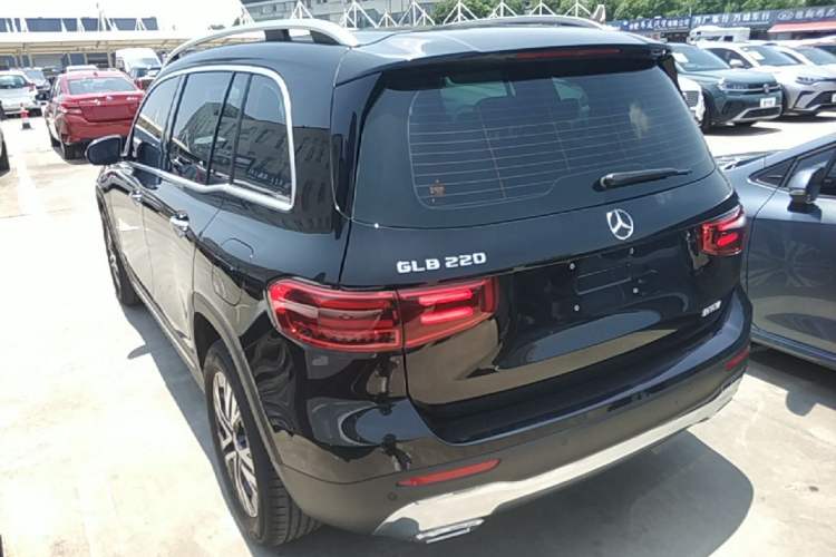 Mercedes-Benz GLB 220 2024 — 4