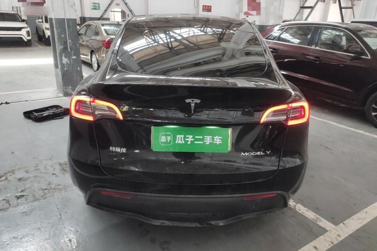Tesla Model Y 2022 — 5