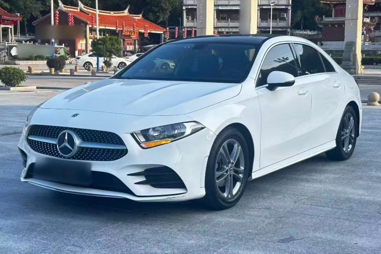 Mercedes-Benz A 180 L 2022 — фото 1