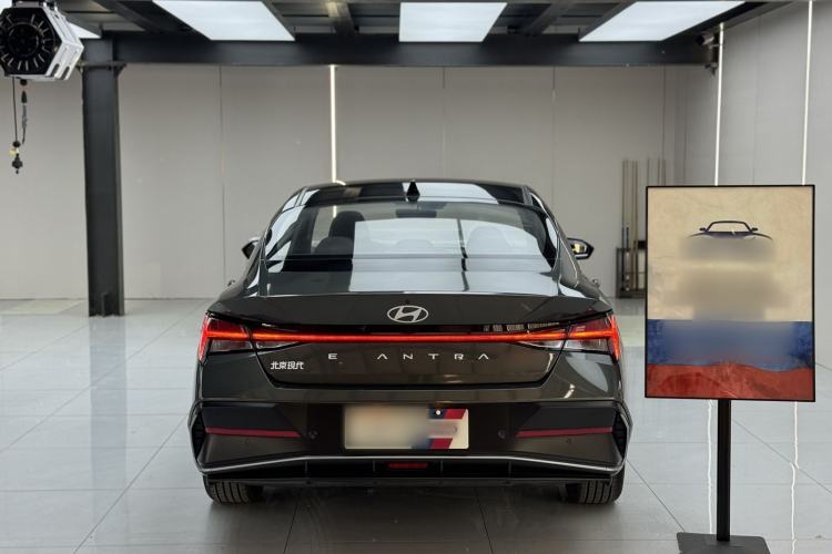 Hyundai Elantra 2023 — 5