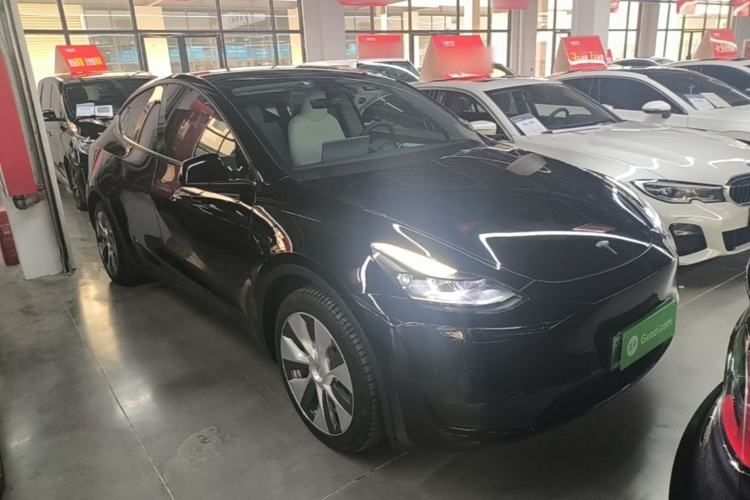 Tesla Model Y 2022 — 3