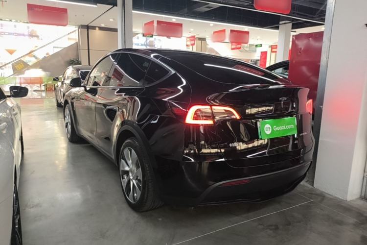 Tesla Model Y 2022 — 4