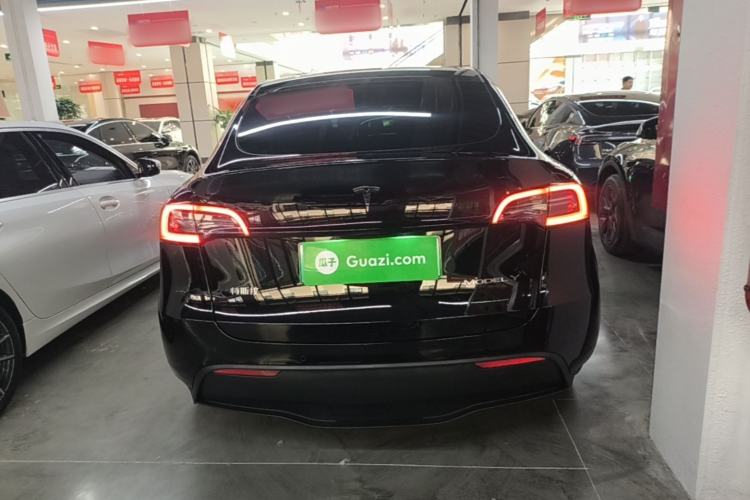 Tesla Model Y 2022 — 5