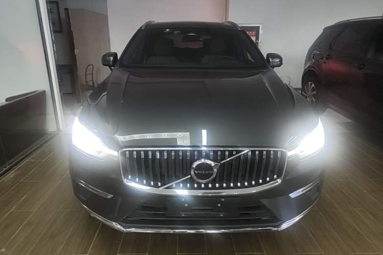 Volvo XC60 2022 — фото 2