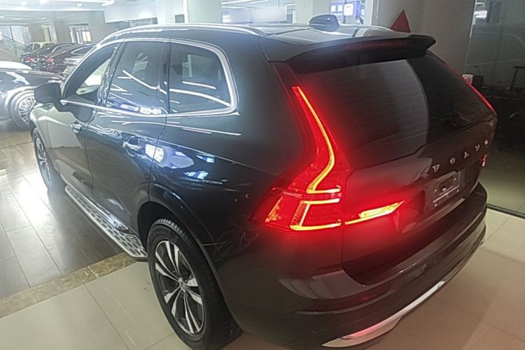 Volvo XC60 2022 — фото 4