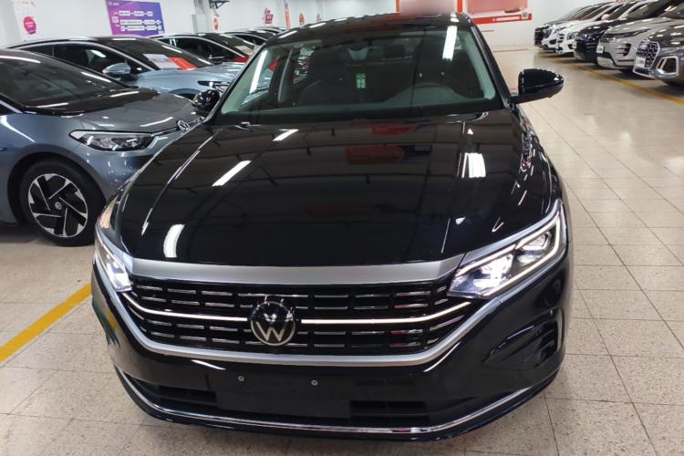 Volkswagen Passat 2025 — 2