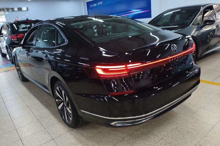 Volkswagen Passat 2025 — 4