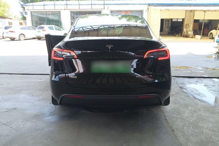 Tesla Model Y 2022 — 5