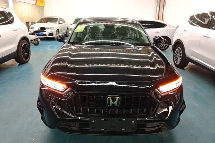 Honda Accord 2025 — 2