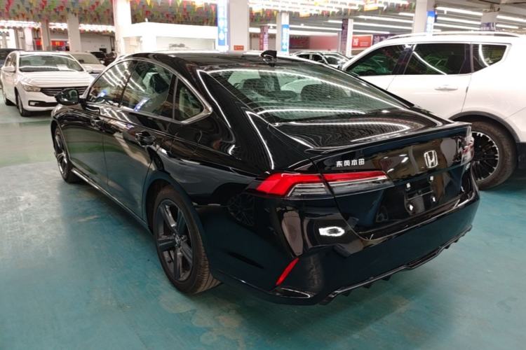 Honda Accord 2025 — 4