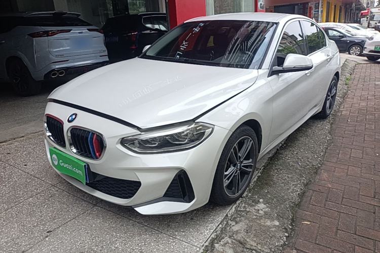 BMW 120i 2021 — фото 1