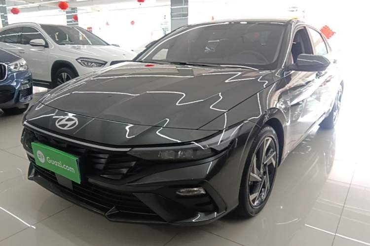 Hyundai Elantra 2023 — фото 1