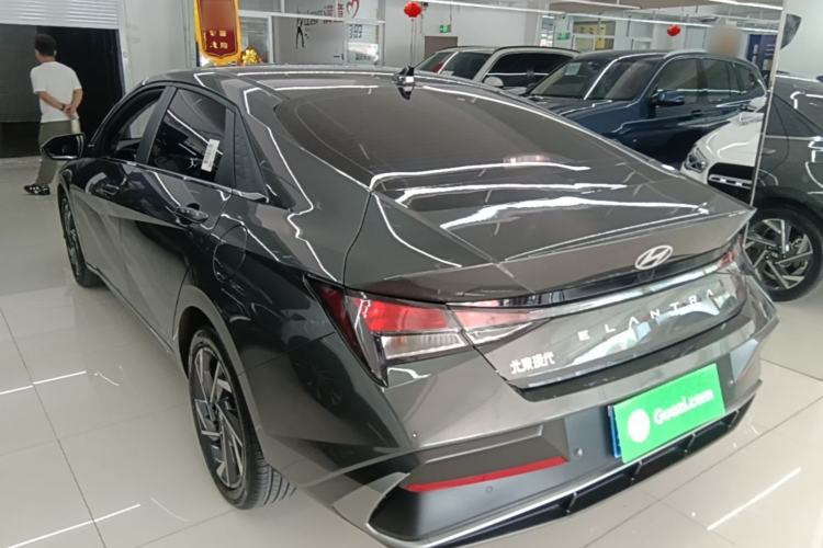 Hyundai Elantra 2023 — фото 4
