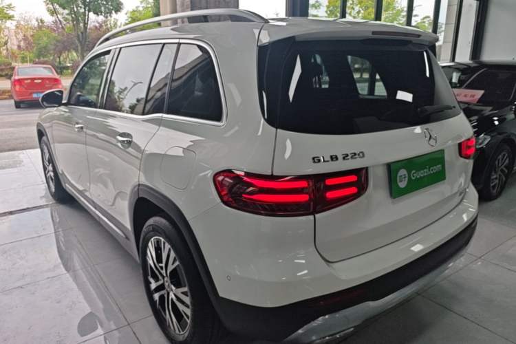 Mercedes-Benz GLB 220 2024 — 4