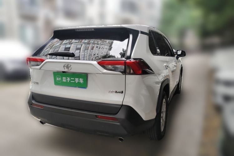 Toyota RAV4 2023 — 4
