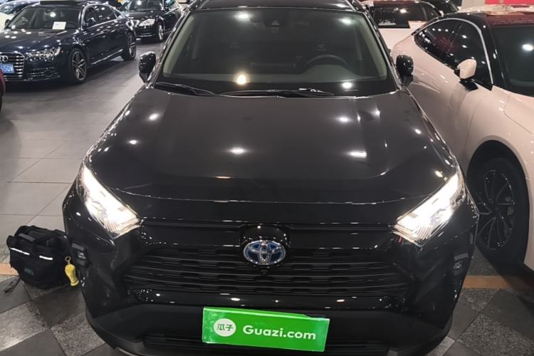 Toyota RAV4 2023 — 2