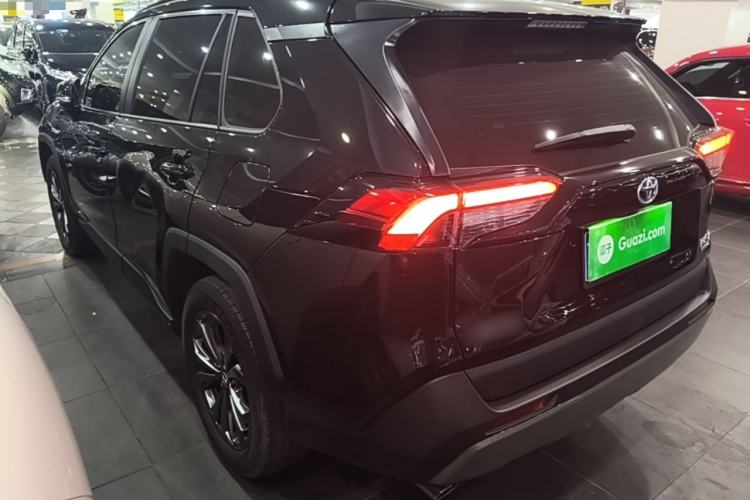 Toyota RAV4 2023 — 4
