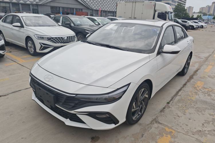 Hyundai Elantra 2023 — фото 1