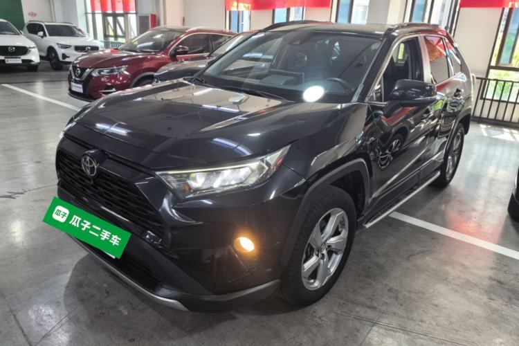 Toyota RAV4 2020 — фото 1