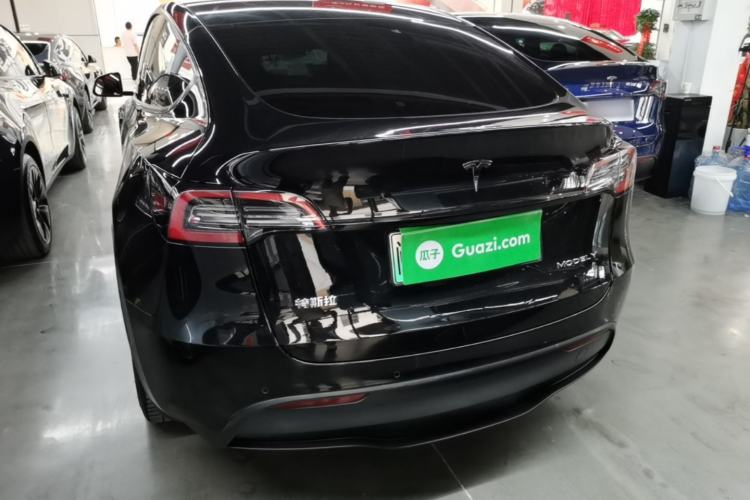 Tesla Model Y 2022 — 5