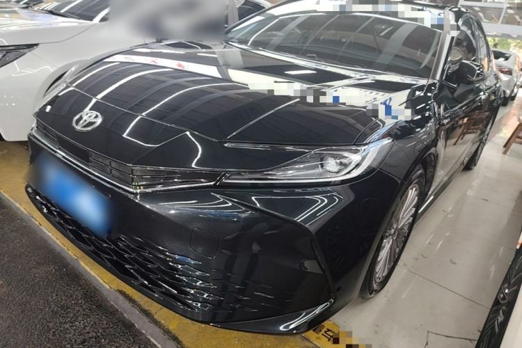 Toyota Camry 2024 — фото 1