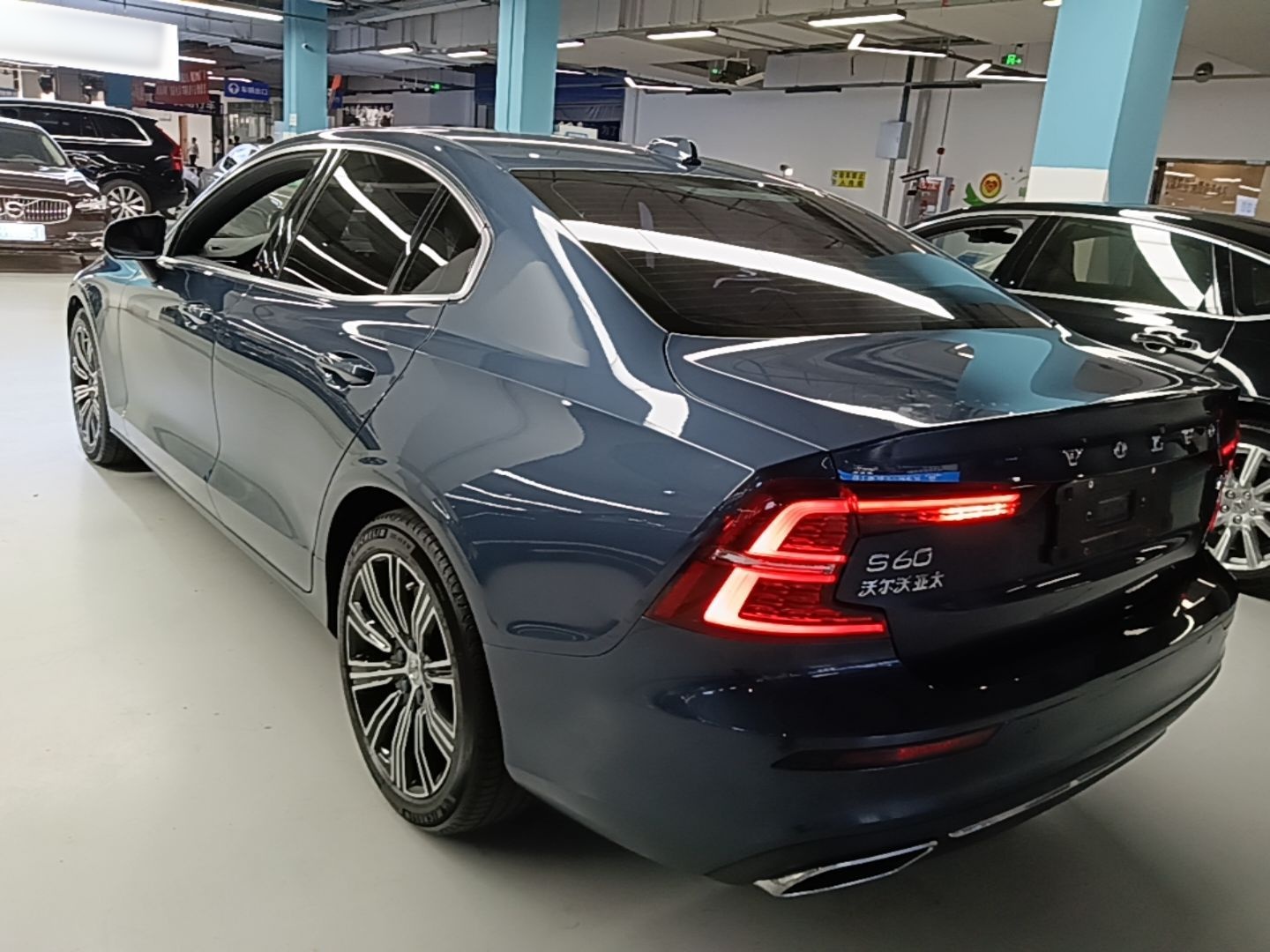 Volvo S60 2022 — фото 4
