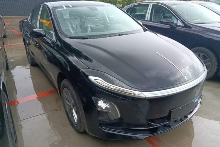 Hongqi E-QM5 2025 — 3