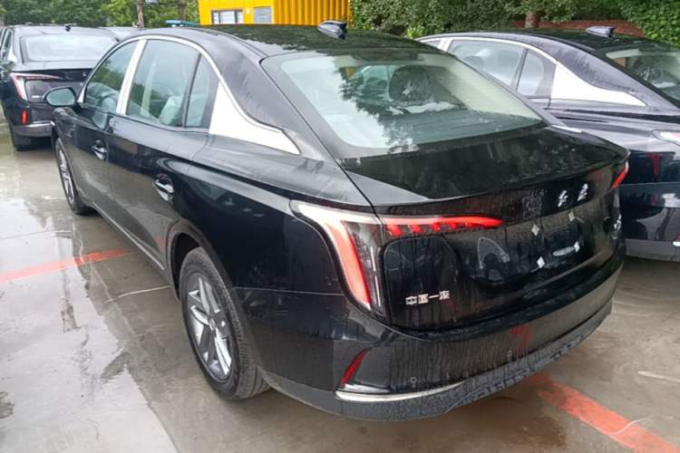 Hongqi E-QM5 2025 — 4