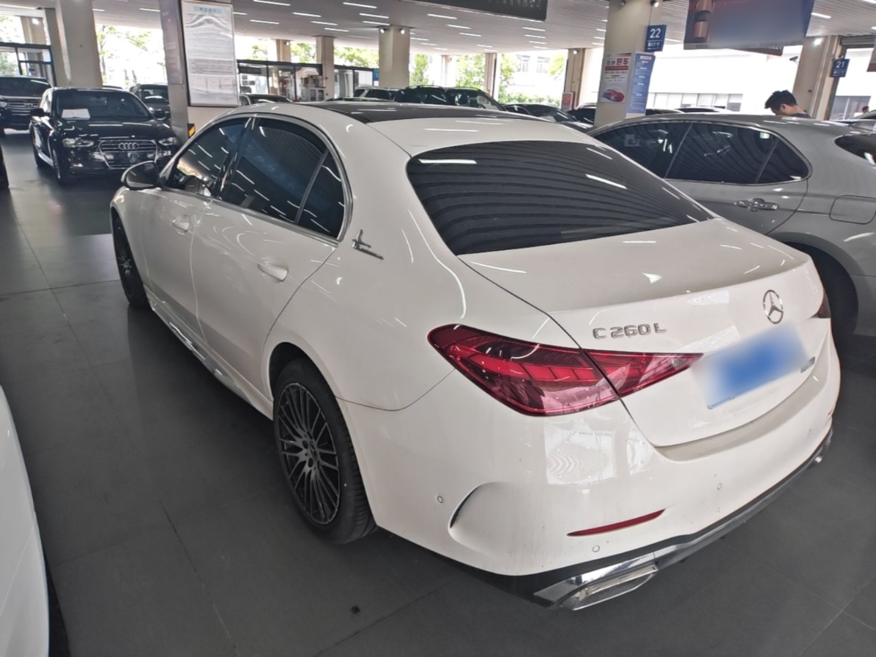 Mercedes-Benz C 260 L 2023 — фото 4