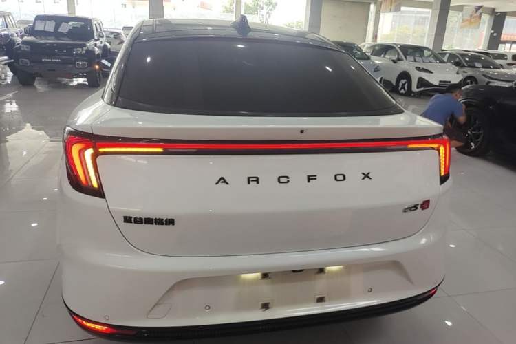 Arcfox Alpha S 2022 — 5