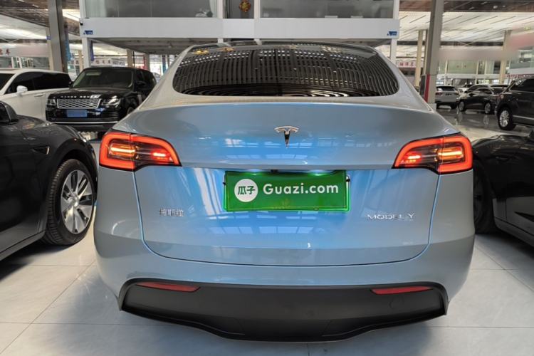 Tesla Model Y 2022 — 5