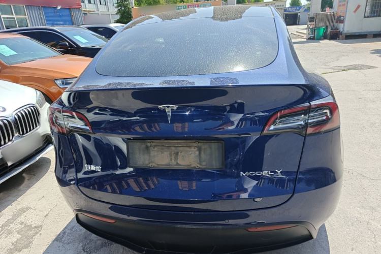 Tesla Model Y 2021 — 5