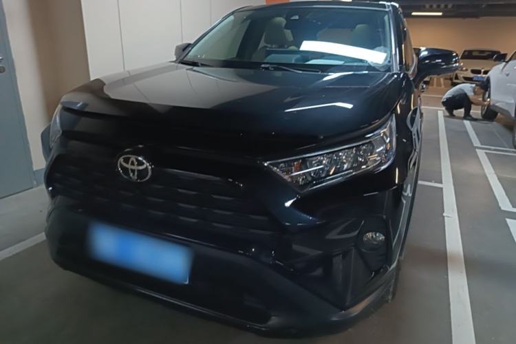 Toyota RAV4 2020 — фото 1