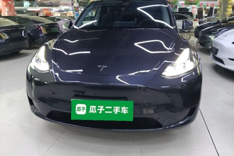 Tesla Model Y 2024 — 2